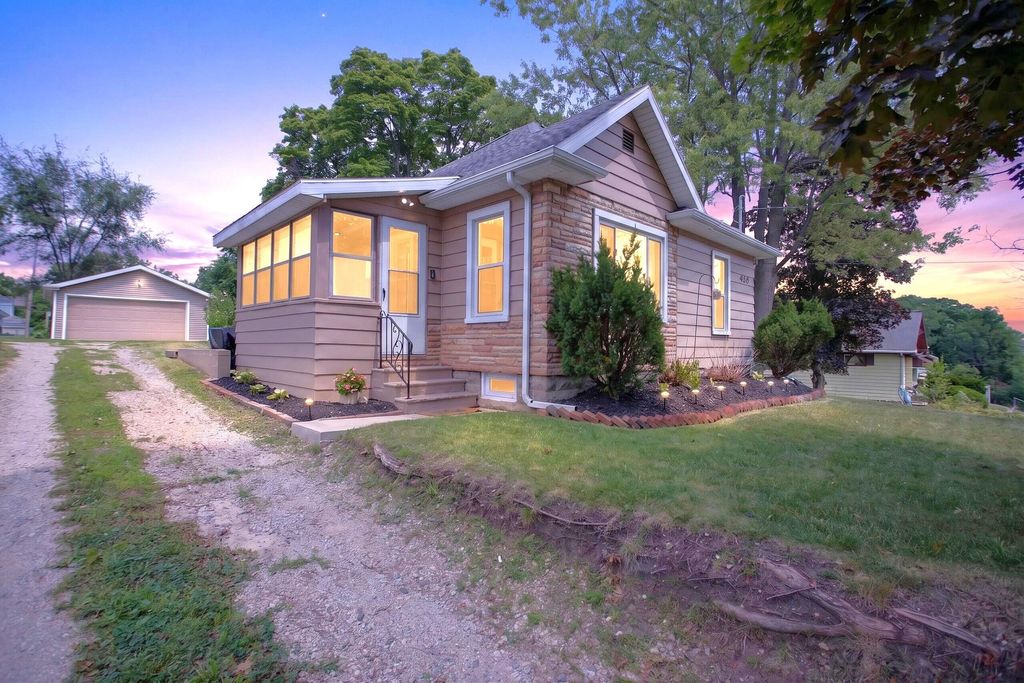 438 W Monroe Street, Jackson city
