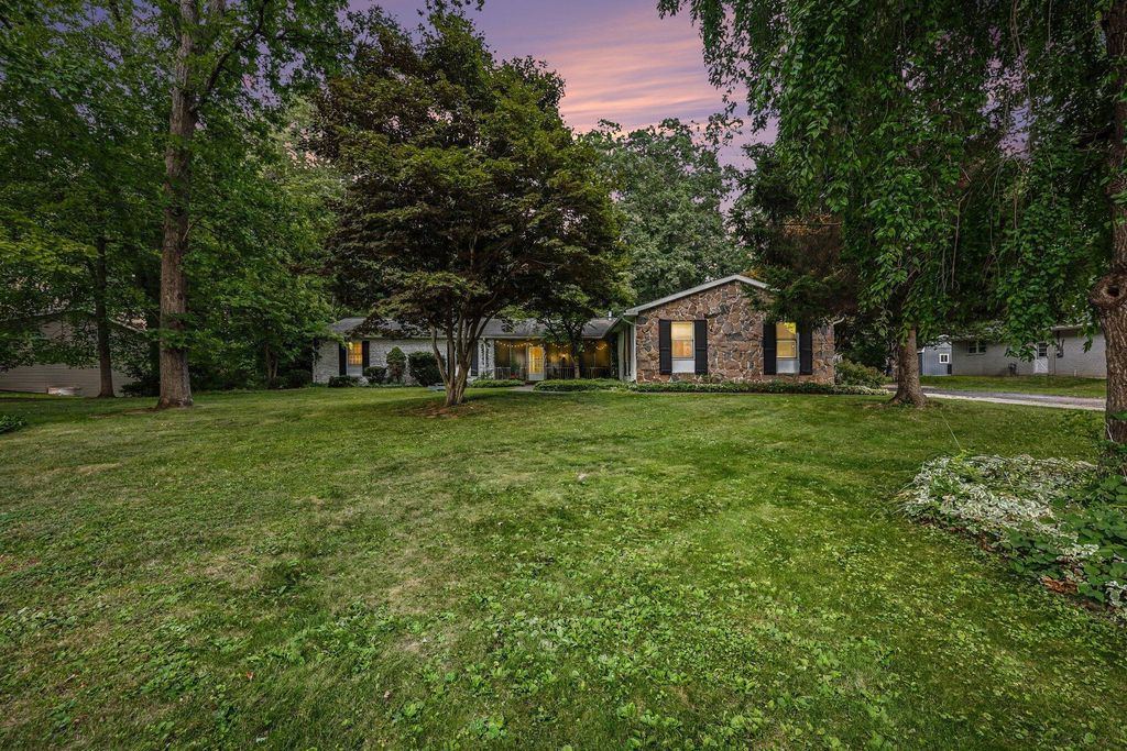 215 Wickenham Drive, Spring Arbor township