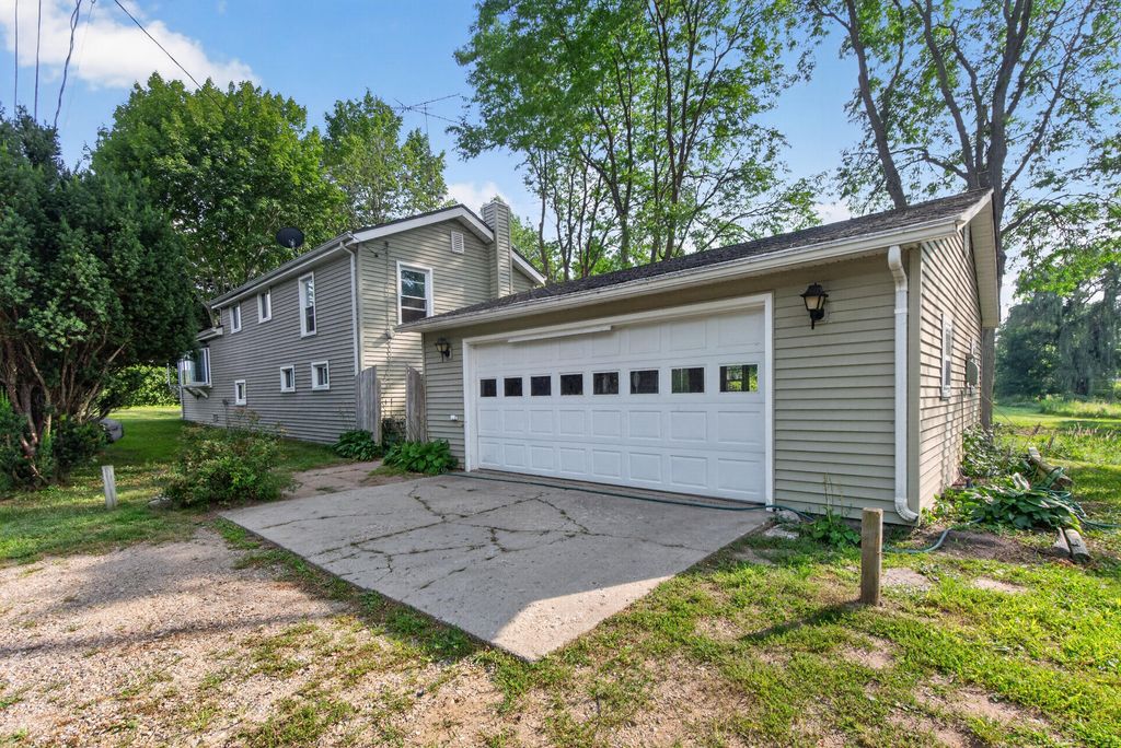 7890 Woodard Road, Tompkins township