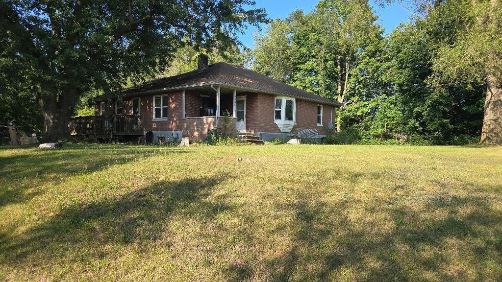 1140 Napoleon Road, Leoni township