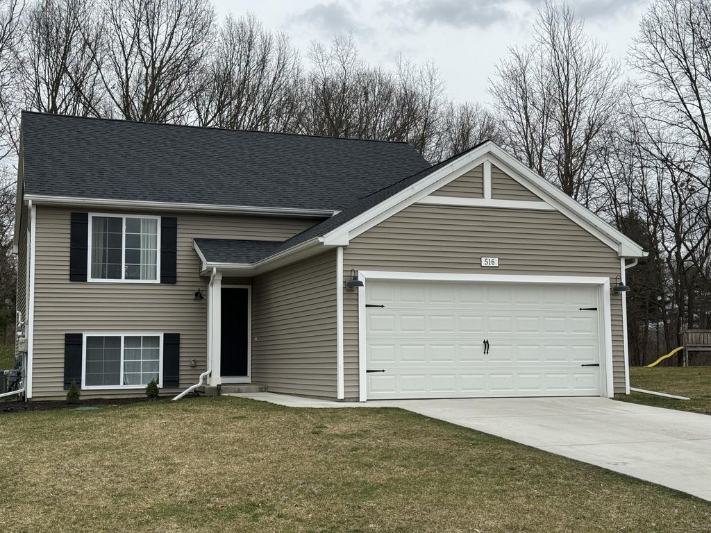 516 Macdonough Street, Leoni township
