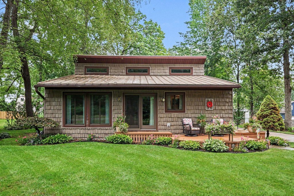 128 Clyde James Drive, Henrietta township