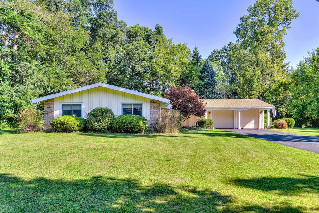 1844 N Walmont Road, Summit township