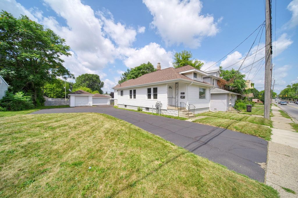 208 S Brown Street, Summit township