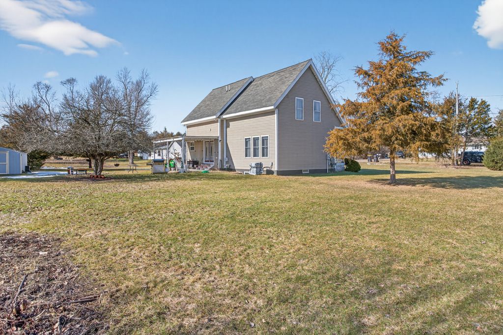 129 Kathy Lane, Columbia township