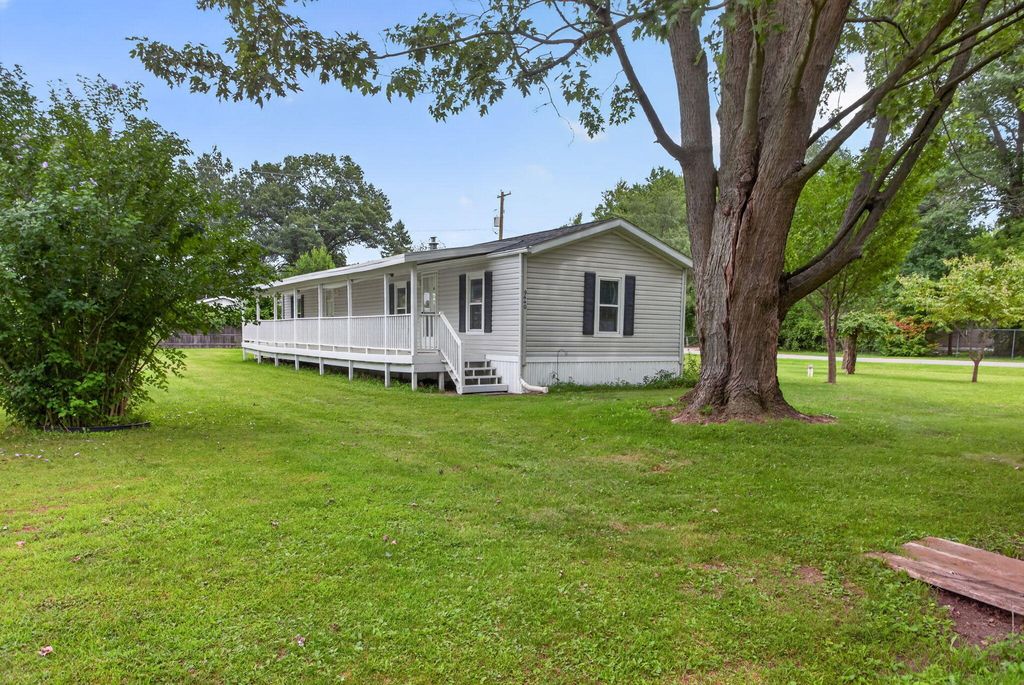 9440 Stetler Drive, Napoleon township