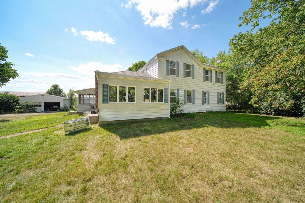 2340 Wolf Lake Road, Grass Lake charter township