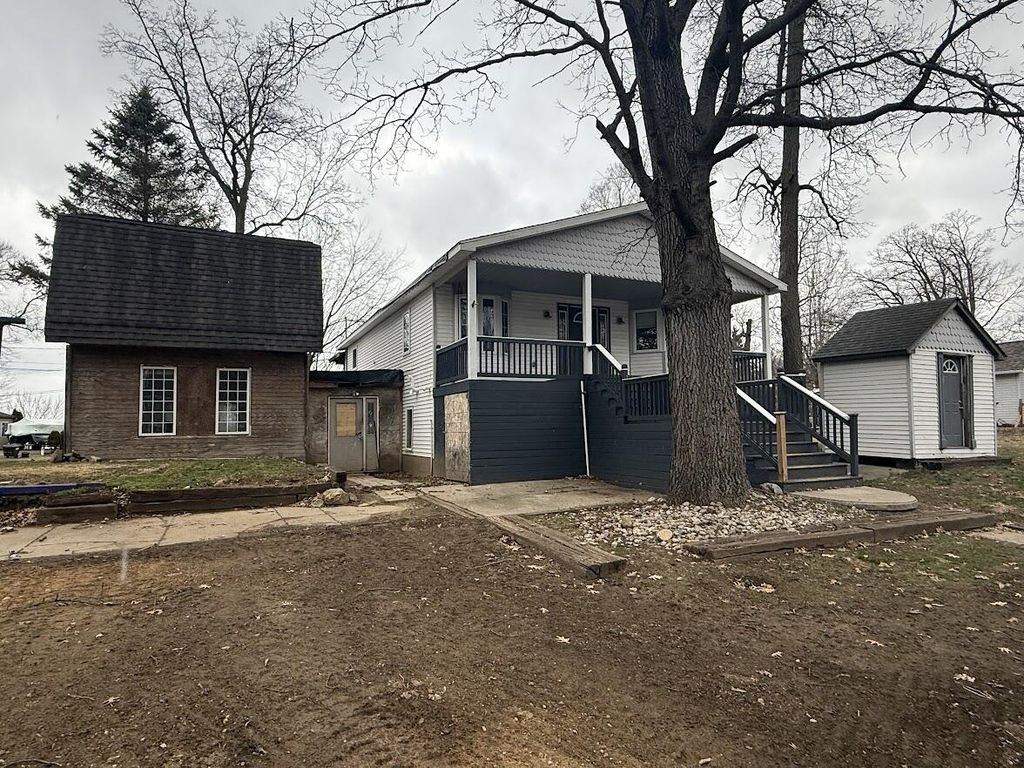 1747 Tennis Court, Henrietta township
