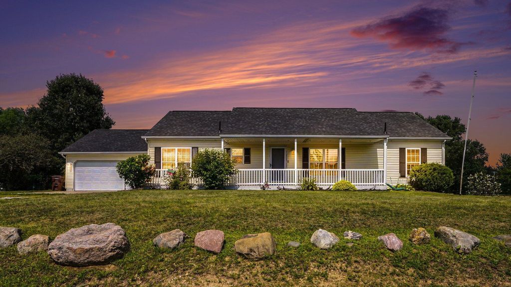 1082 Azalea Drive, Rives township