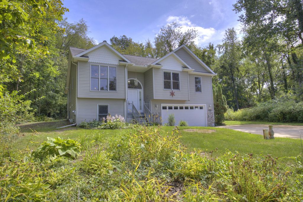12889 Kelley Road, Columbia township