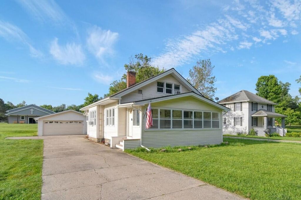 925 E Michigan Avenue, Grass Lake village