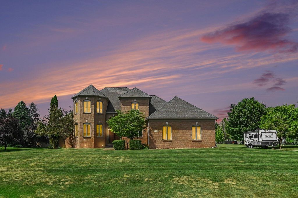 7484 Shotsilk Drive, Napoleon township