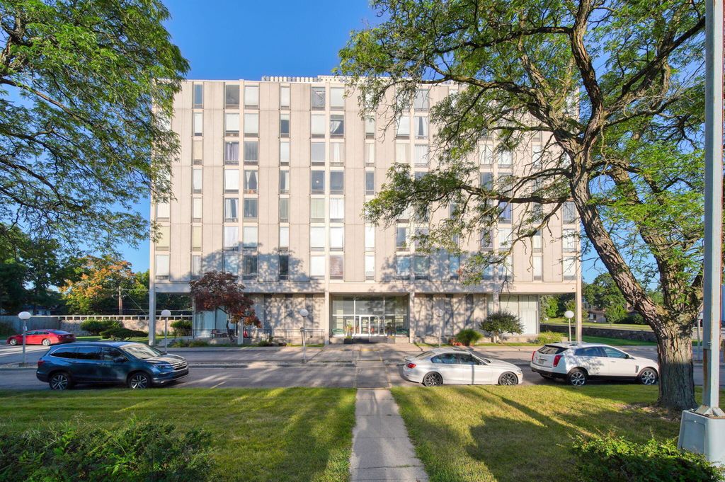 715 W Michigan Avenue Unit: 404, Jackson