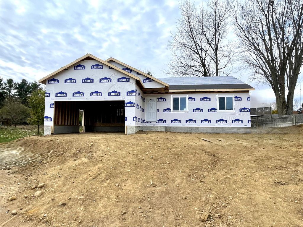1546 Samaritan Drive, Summit township
