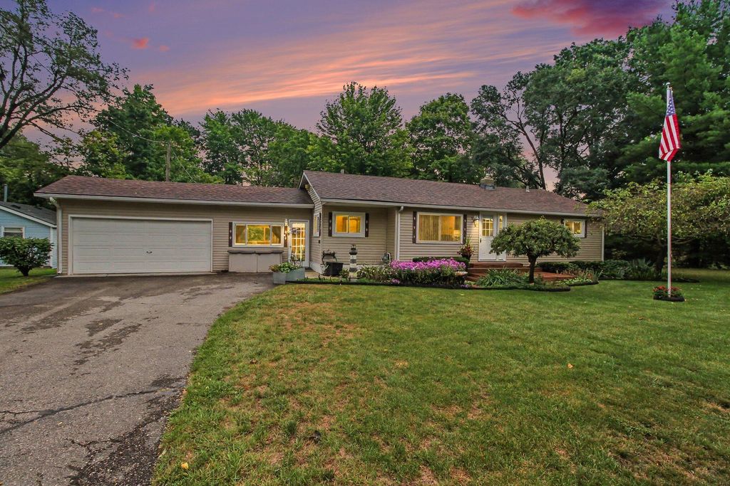 3219 West Street, Highland charter township