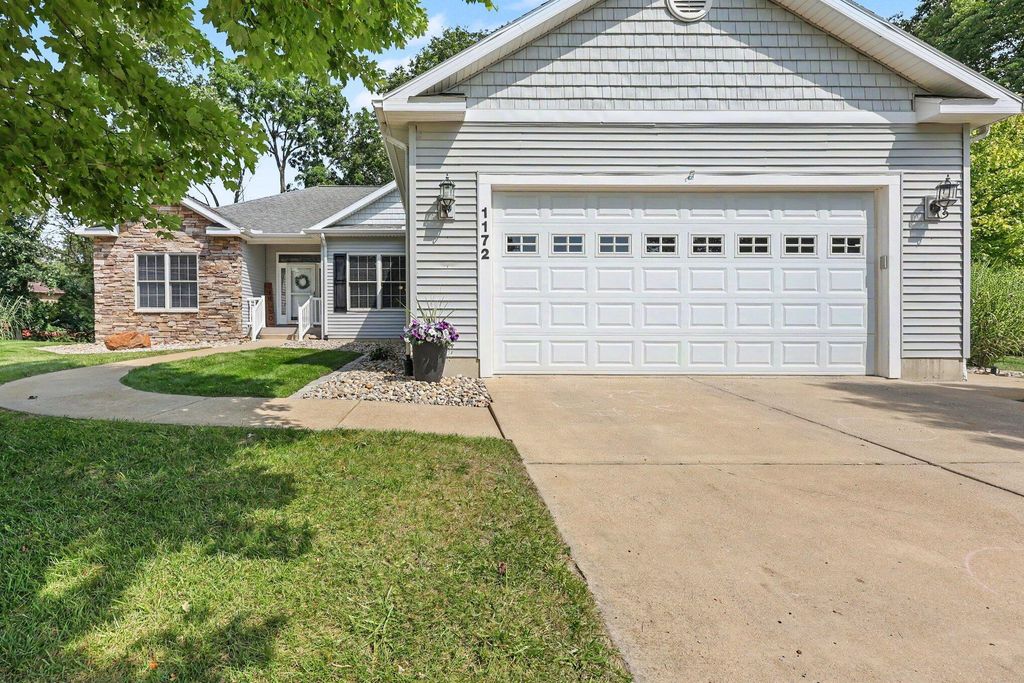 1172 Lexington Boulevard, Summit township