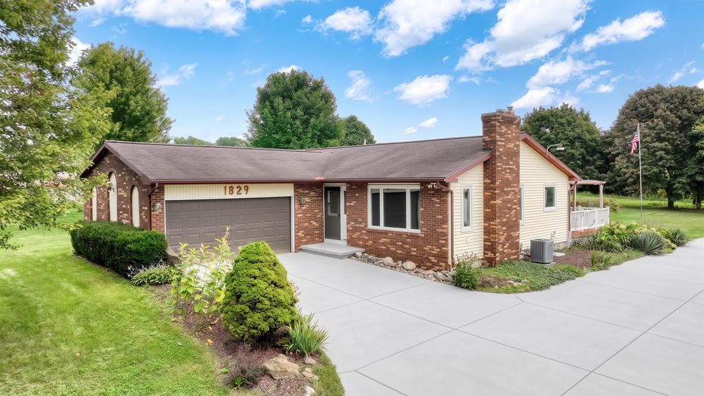1829 N Sandstone Road, Sandstone township