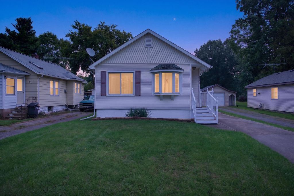 531 7th Street, Michigan Center