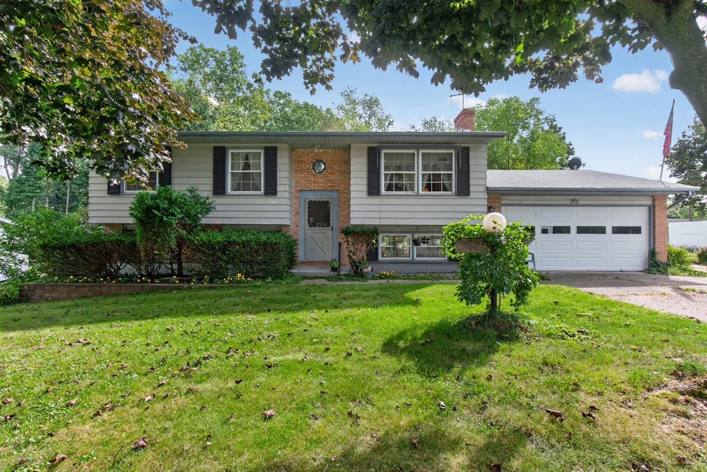 611 Charleston Road, Lansing
