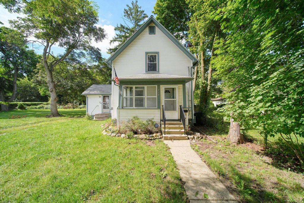 718 N Blackstone Street, Jackson