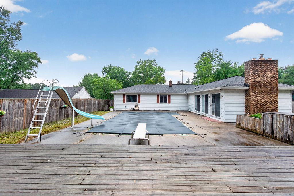 2921 Overhill Road, Jackson