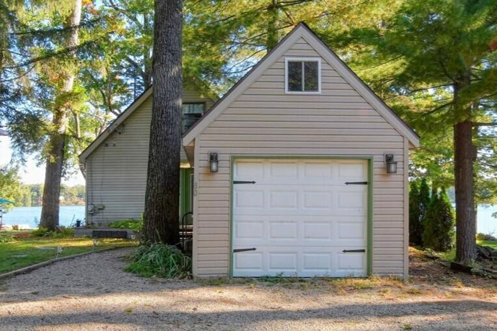 480 Lakewood Drive, Grass Lake
