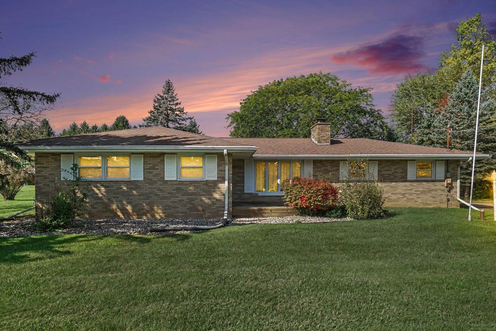 4160 Churchill Road, Leslie