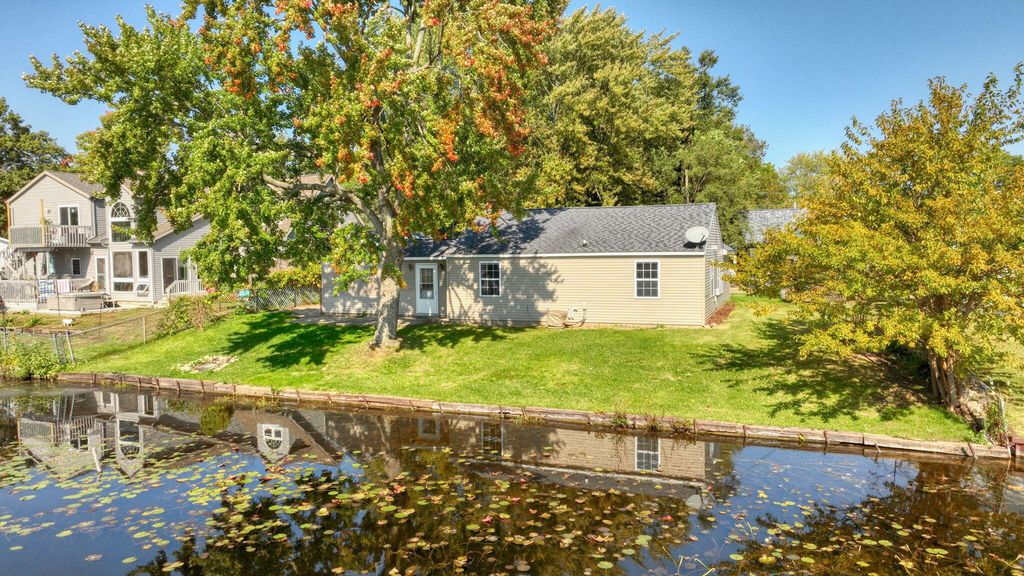 847 S Lakeside Drive, Michigan Center