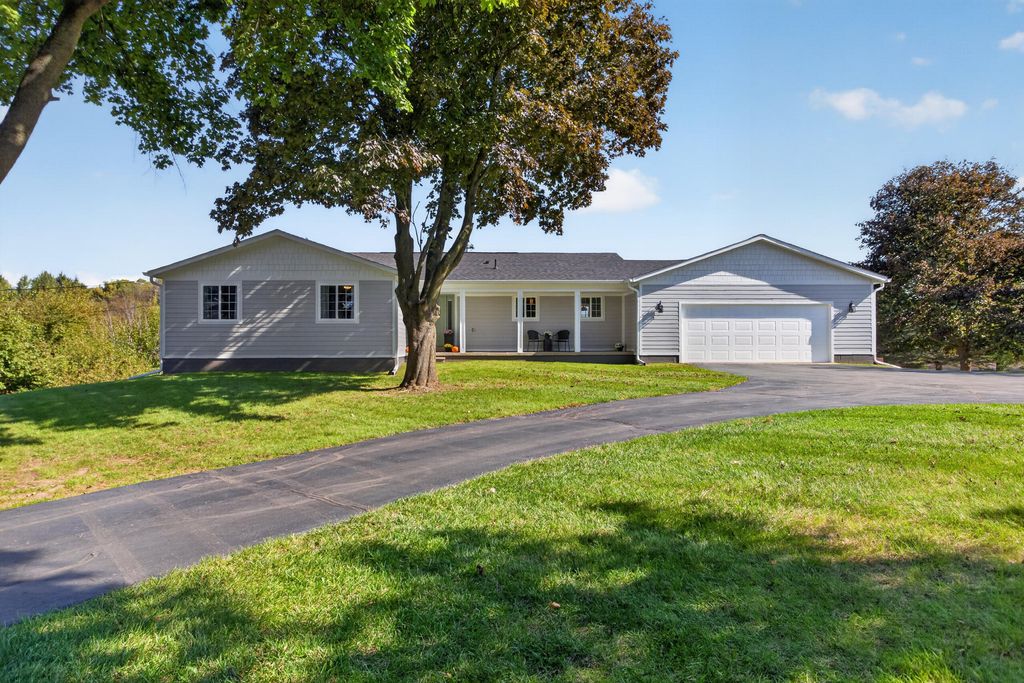 9720 Queens Drive, Manchester