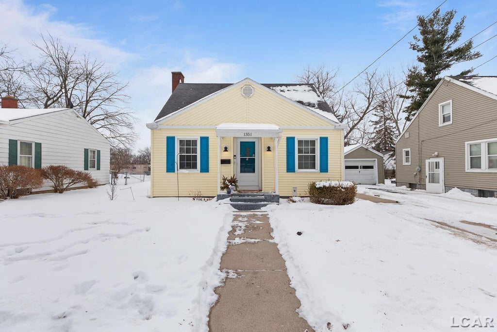 1351 University Ave, Adrian city