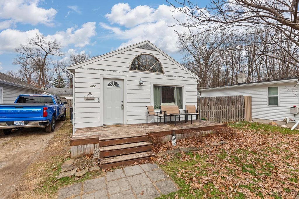 502 Wilbur Ave, Columbia township