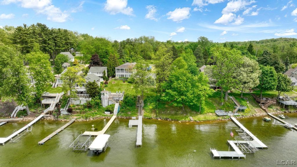 4834 Round Lake Hwy, Woodstock township