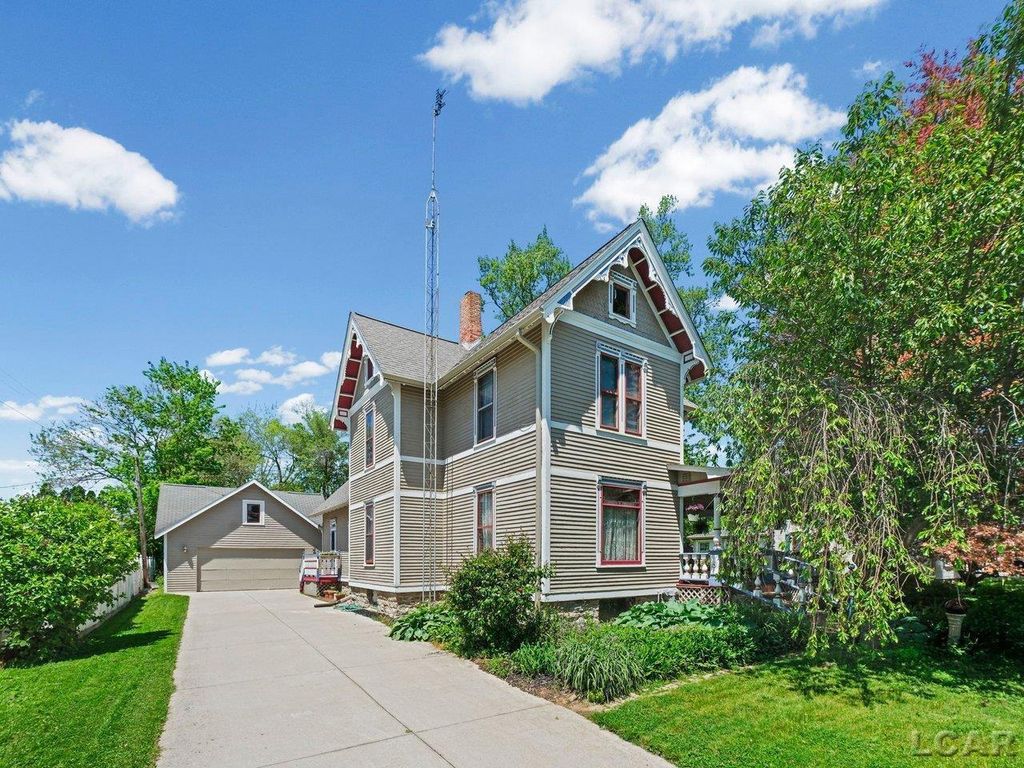 226 Giles Ave, Blissfield