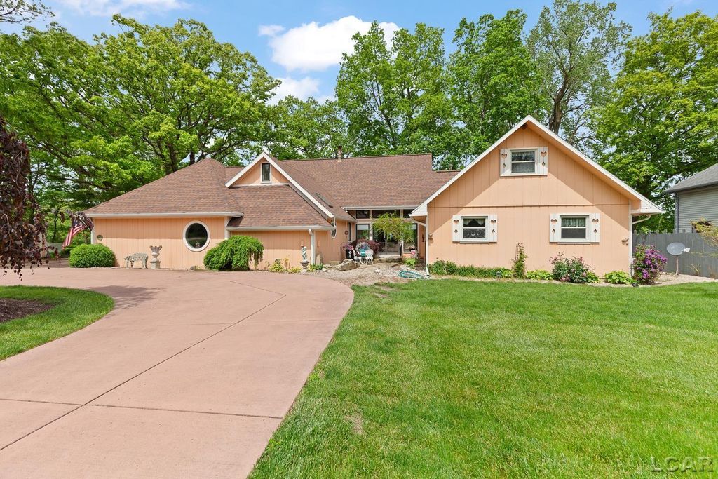 25 S Shore Dr, Woodstock township