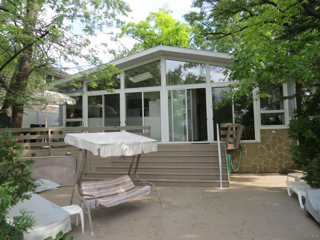 6000 Rays Dr, Cambridge township