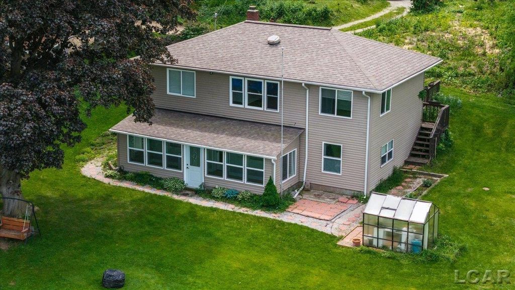 1400 Lakeview Dr, Manchester township