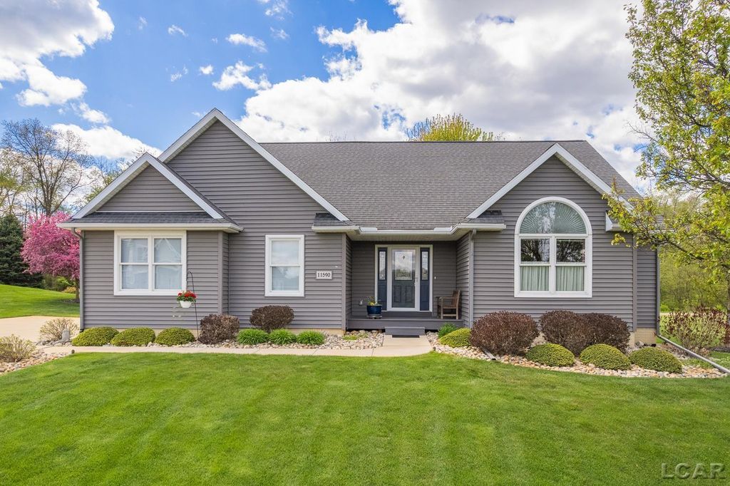 11590 Harrington Place Hts, Cambridge township