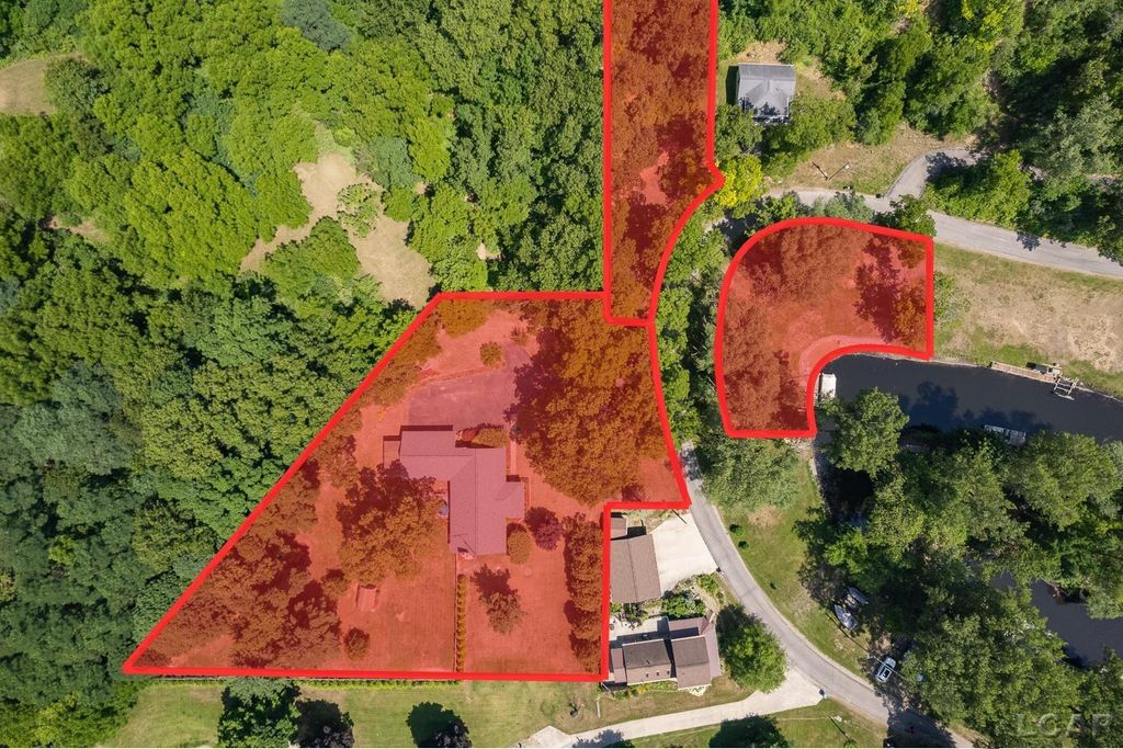 5619 Rays Dr, Cambridge township