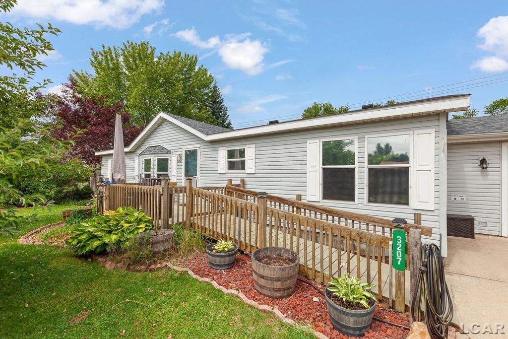 3207 Erie Shore Dr, Frenchtown township