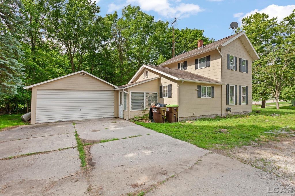 102 N Division St, Tecumseh city