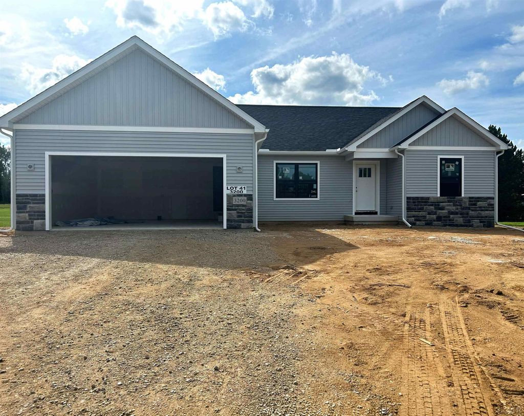 3200 Pender Ct, Adrian township