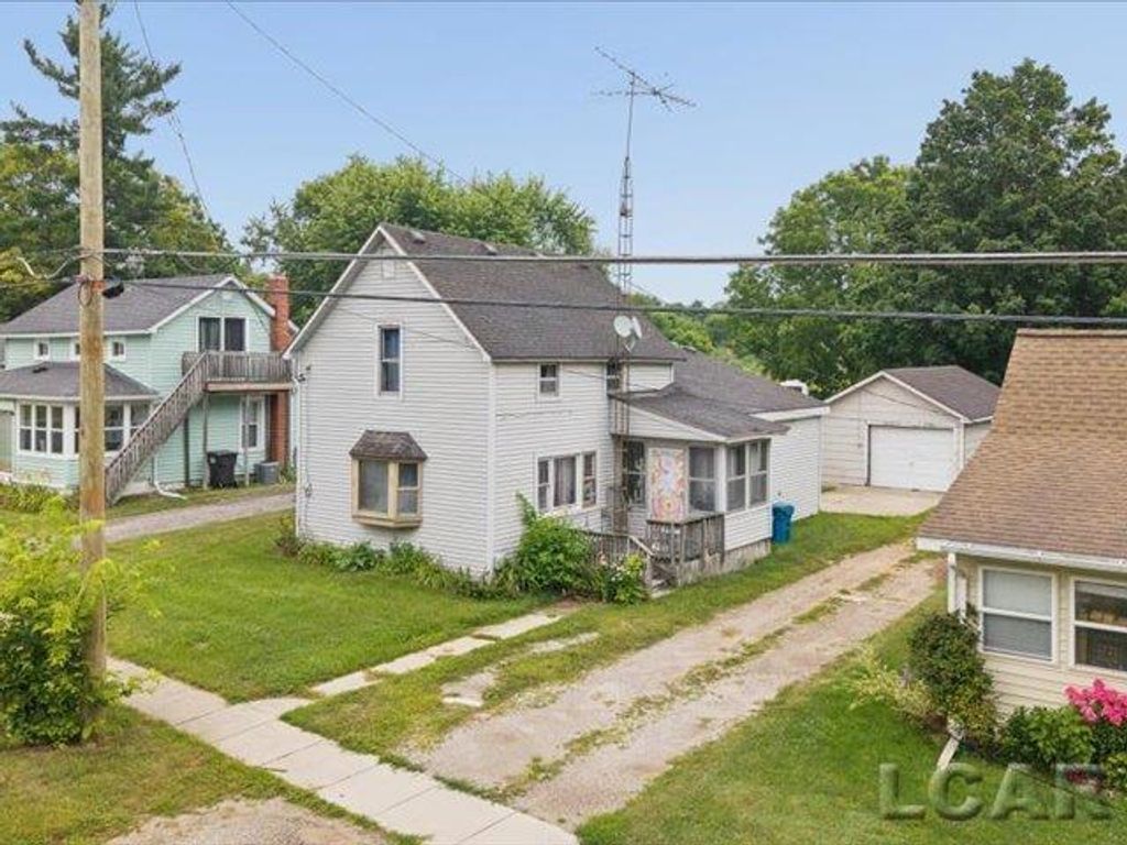215 Woodstock St, Woodstock township