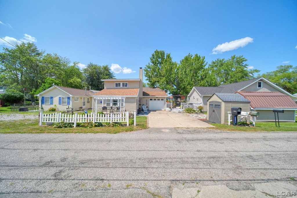 10875 W Ferndale, Rollin township