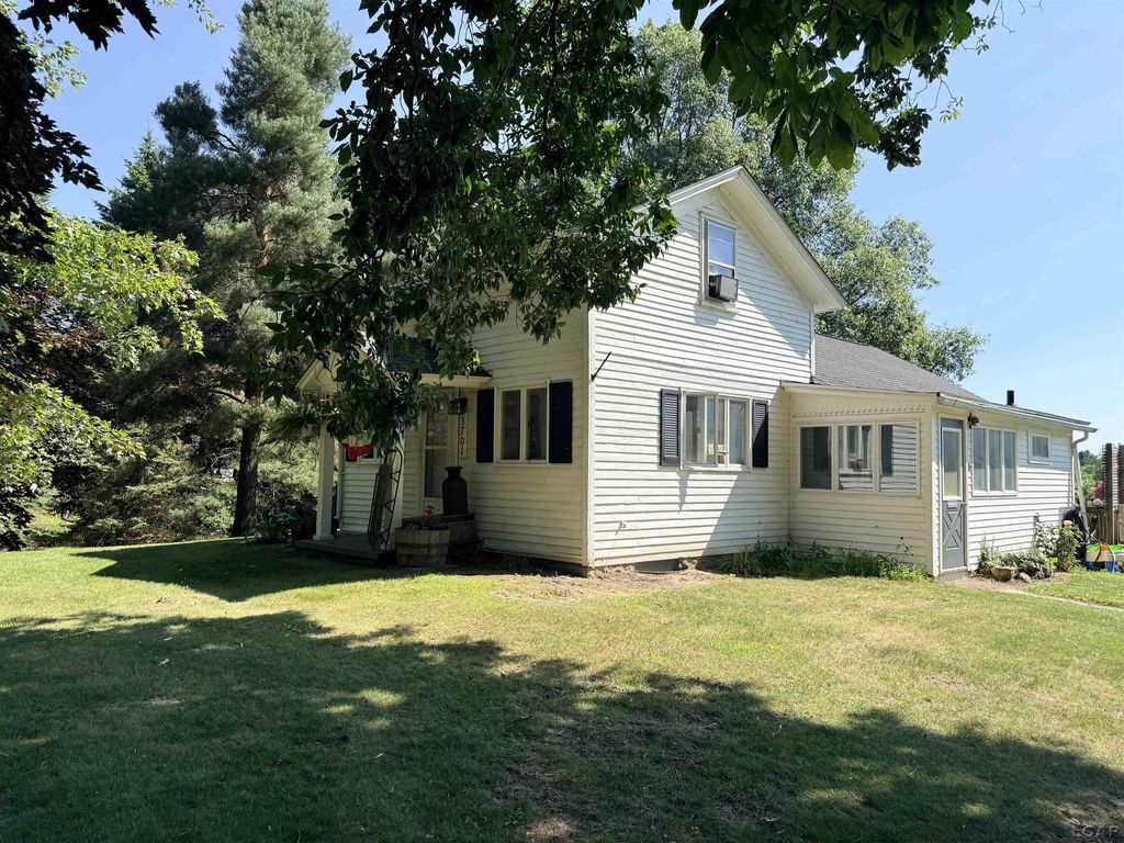 3701 Rogers Hwy, Raisin township