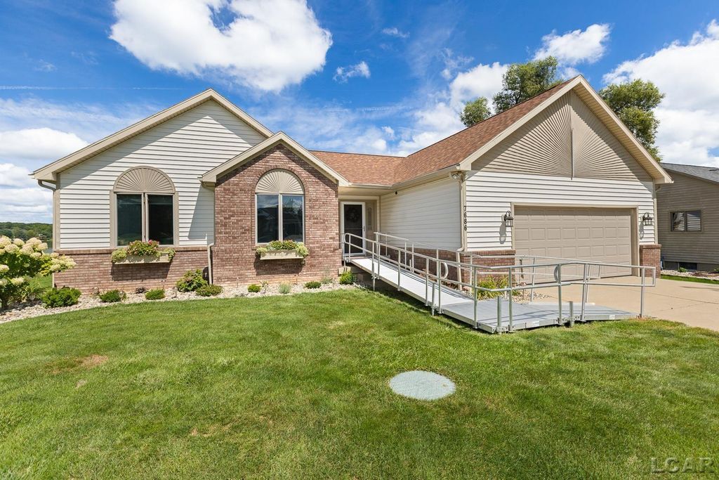 7686 Wadding Dr, Cambridge township