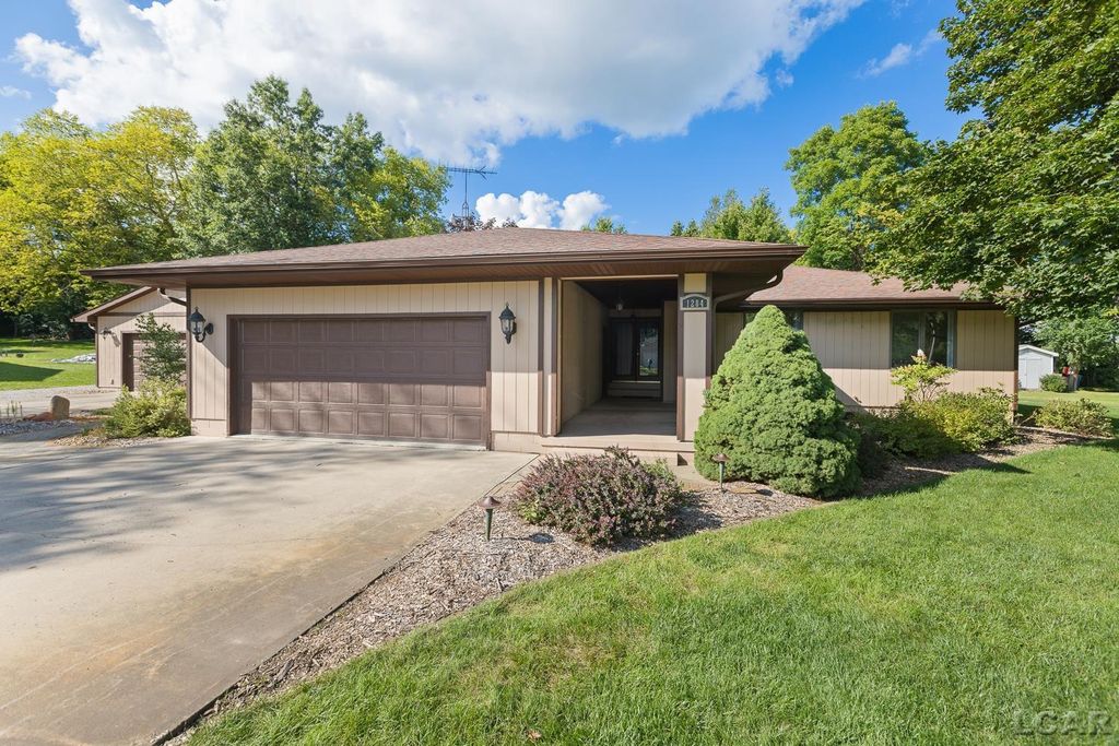 1284 Buckingham Ct, Raisin township
