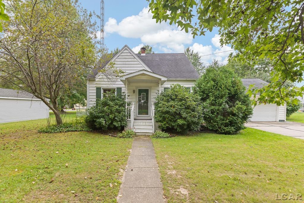 355 Rogers Rd, Adrian