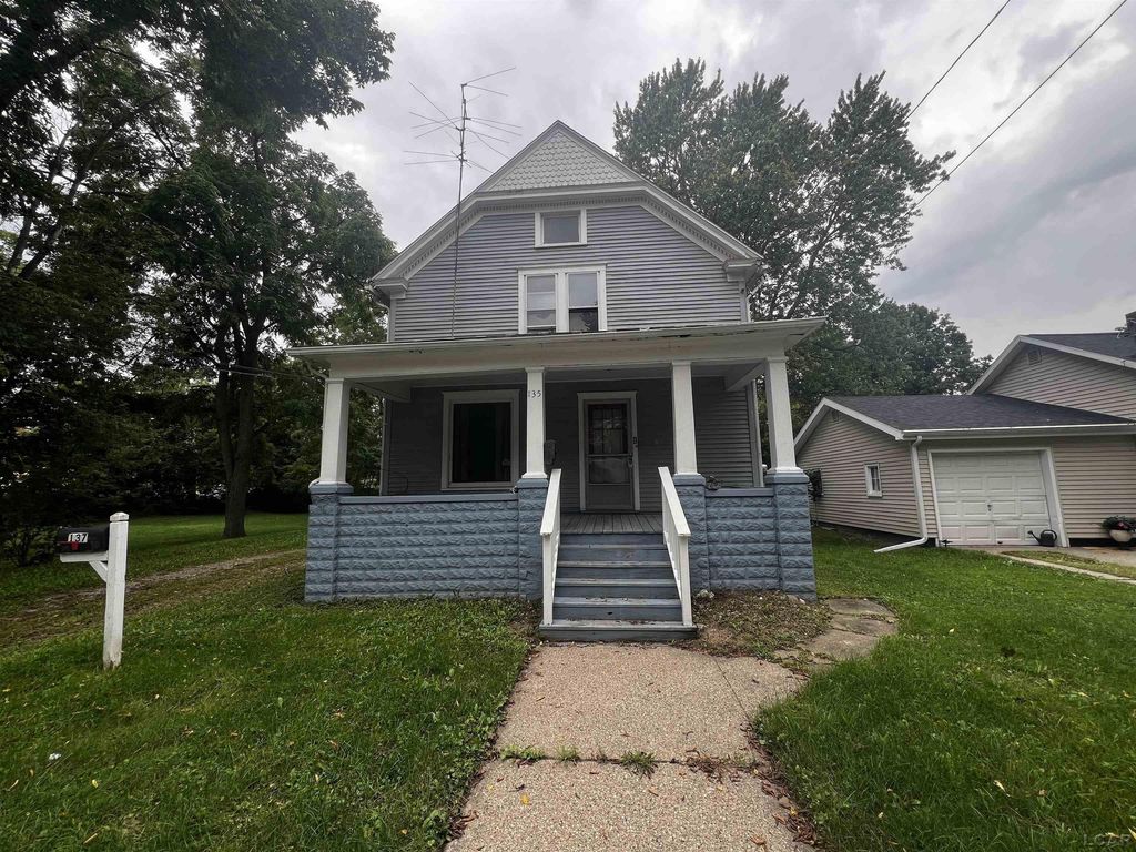 135 N Mckenzie St, Adrian