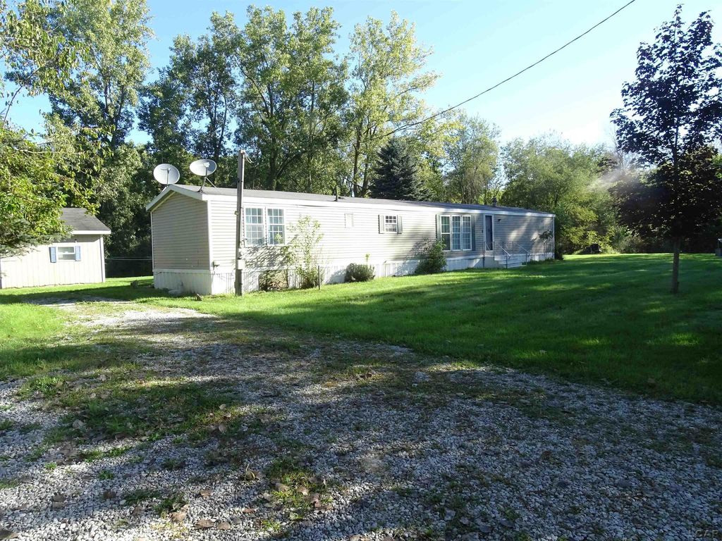 6627 Hallenbeck Hwy, Manitou Beach