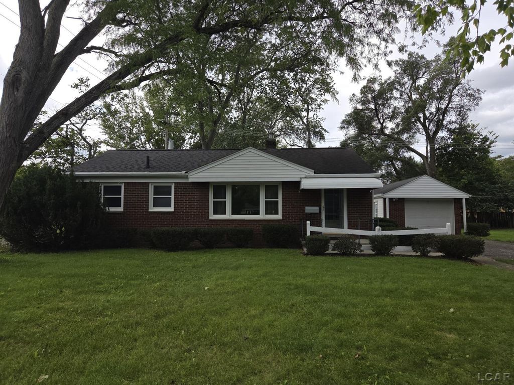 121 Maple St, Tecumseh